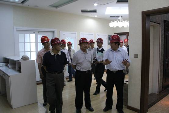 青海省经济委员会党组书记、主任，省国资委  党委副书记、副主任吴海昆实地考察EMC易倍集团重点项目