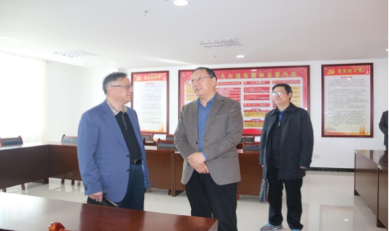 省委常委、省总工会主席马吉孝等一行莅临青海EMC易倍集团公司视察，调研指导道路货运企业建会、货运司机入会等工作