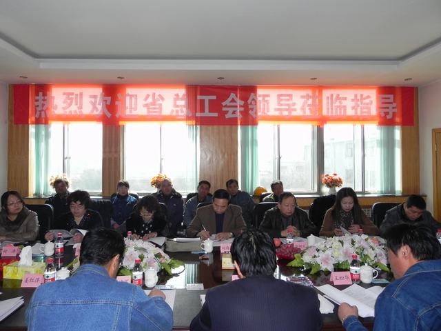 深入车间班组、&ldquo;零距离&rdquo;接触职工、体验职工生活、倾听职工心声